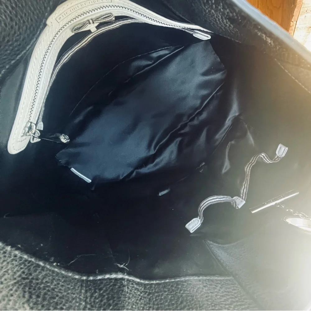 Henri Bendel Black Shoulder Bag - Picture 14 of 16